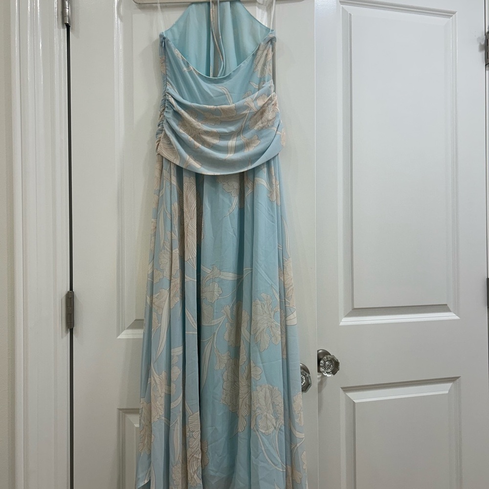 Meshki Cyra
Plunge Chiffon Midi Dress - Blue Floral Print - Picture 8 of 9